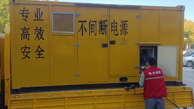 金秀柴油发电机组和UPS电源配合使用时，如何避免切换过程中的电力中断？